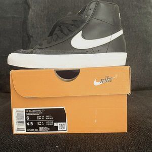 Women's athletic shoes